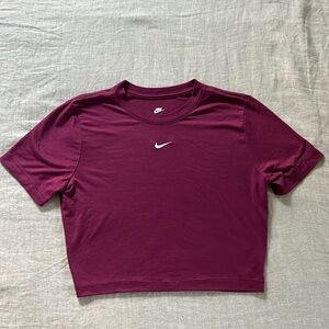 Nike Women’s Slim Cropped T-Shirt Maroon Medium